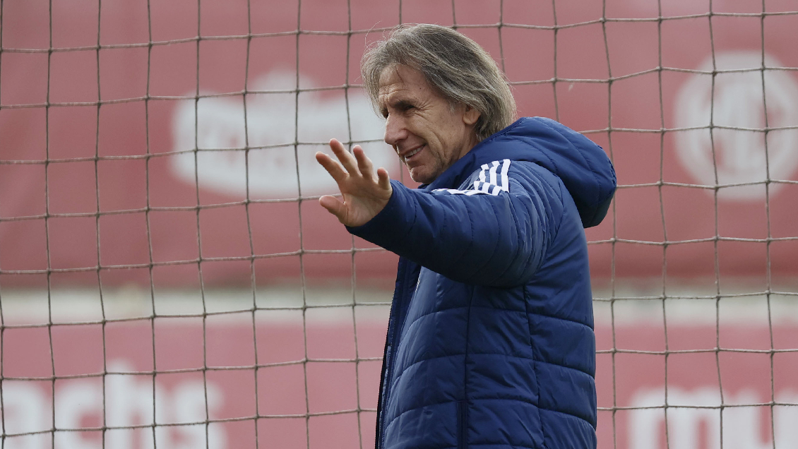 Gareca trabajó dos formaciones a un día del enfrentamiento con Brasil