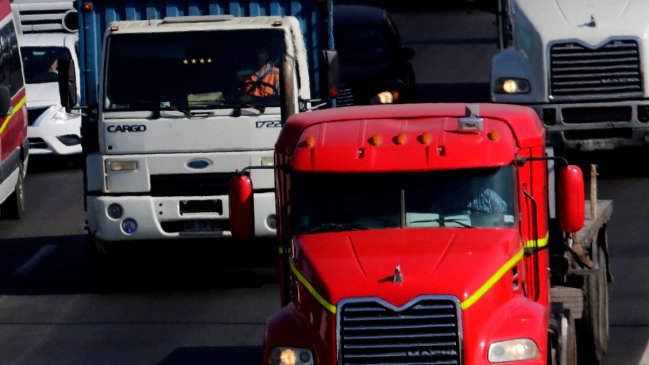 Transportistas de Perú evalúan convocar paro nacional indefinido