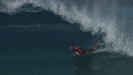   El chileno Bastían Godoy empezó fuerte su camino hacia el título Mundial Junior de Bodyboard 