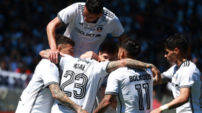 Colo Colo venció a Huachipato en su duelo pendiente y quedó a un paso de la cima