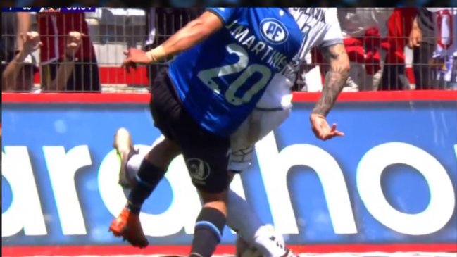[VIDEO] ¿Era penal? La polémica jugada de Alan Saldivia contra Jimmy Martínez