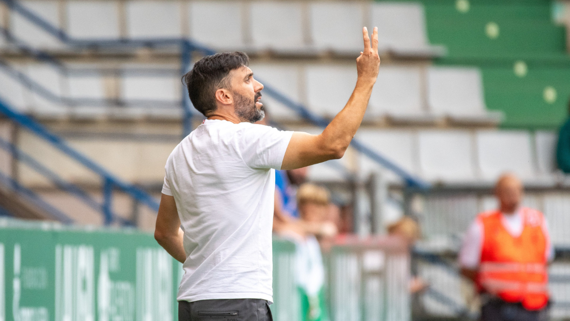 DT español pidió que le sacaran amarilla a su propio jugador