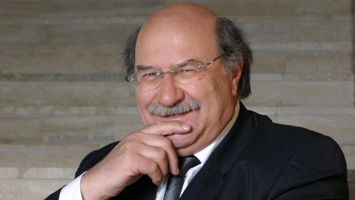 TVN rendirá homenaje a Antonio Skármeta con especial conducido por Eduardo Fuentes