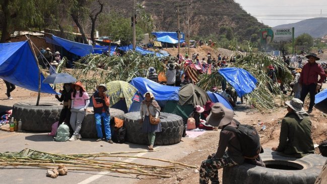 Arce dice que no cederá ante quienes buscan 