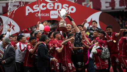   [VIDEO] Deportes La Serena alzó la copa como flamante campeón del Ascenso 