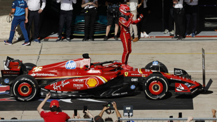   Leclerc ganó el GP de EE.UU. por delante de su compañero Sainz en jornada con controversia 