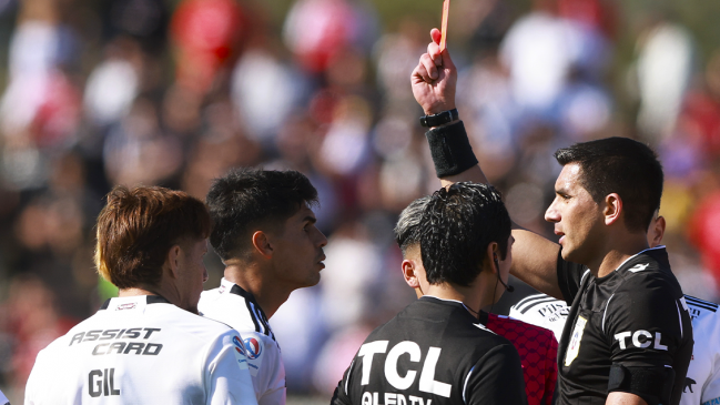 [VIDEO] Wiemberg recibió roja por choque con Garro, que quedó en duda para el resto del torneo