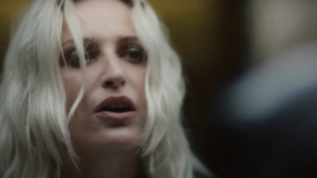 Linkin Park lanza emocional sencillo y videoclip con su nueva vocalista, 