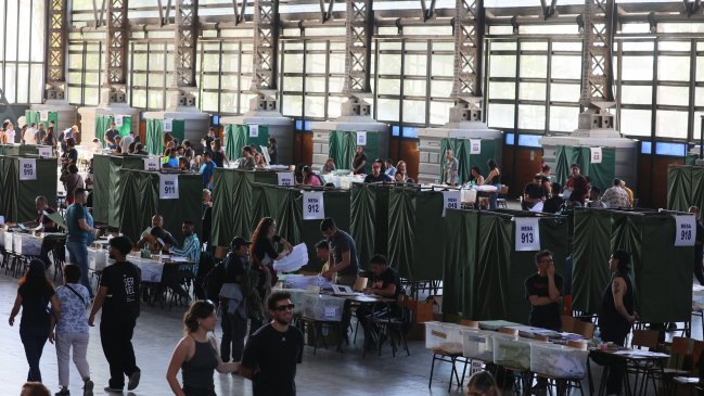 Denuncian entrega de votos marcados en Estación Mapocho: No llegaron a las urnas