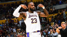 LeBron James deslumbró con un "triple-doble" en la victoria de Lakers ante Kings