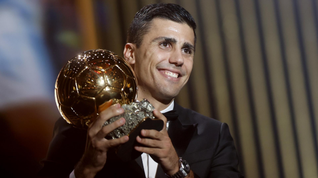 El español Rodri Hernández se alzó con el Balón de Oro 2024