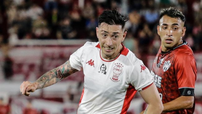 [VIDEO] Echeverría dejó en evidencia estropeada ropa interior tras partido de Huracán