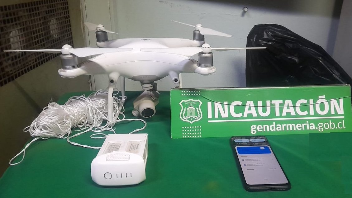 Capturan dron que le llevaba un celular a un reo de la cárcel de Osorno