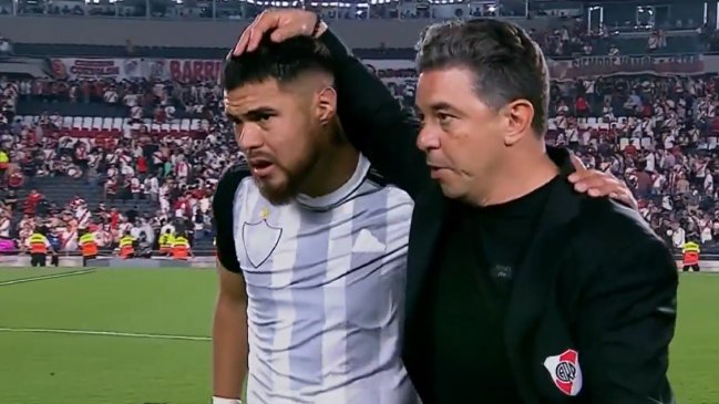 Paulo Díaz recibió ola de críticas tras intercambiar camiseta con Eduardo Vargas