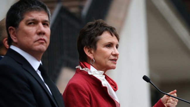 Derecha mantiene amenaza de acusación constitucional a Tohá, pero prefiere que Boric la saque