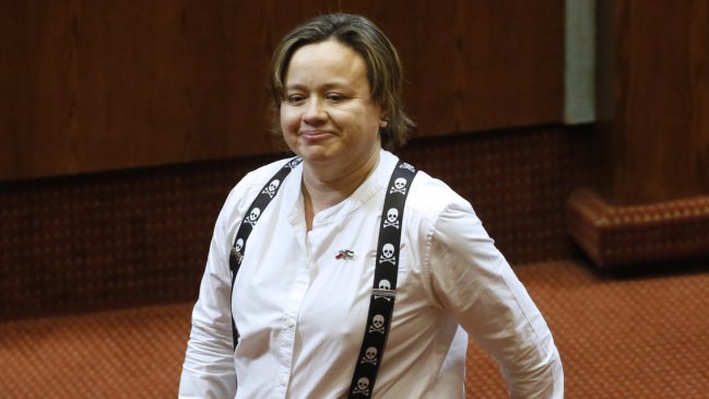 Frente Amplio suspendió militancia de diputada Marcela Riquelme tras denuncia de abuso sexual