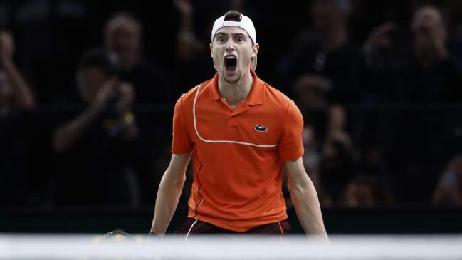 Humbert sigue firme en París y entró a semifinales tras despachar a Thompson