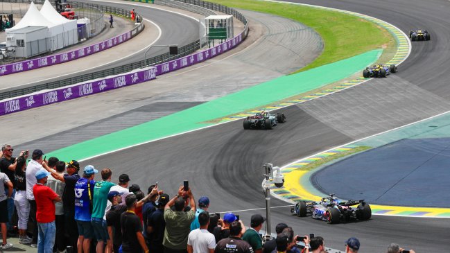 La clasificación del Gran Premio de Brasil se aplazó para este domingo a causa de la lluvia