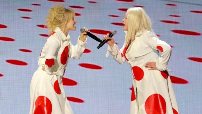 Hayley Williams interpretó a dueto con Cyndi Lauper 