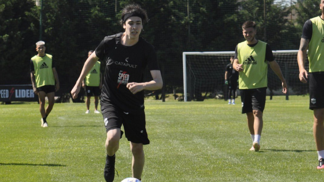 [VIDEO] Streamer entrenó por primera vez con Riestra tras ser inscrito para jugar la liga argentina
