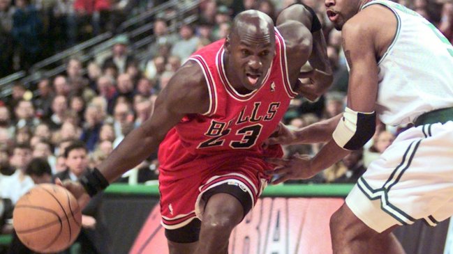 Camiseta de Michael Jordan fue rematada en 4,7 millones de dólares