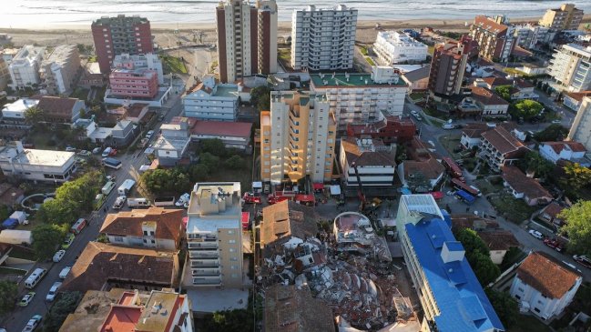 Hallan cuarto cadáver entre los escombros de hotel que se derrumbó en Argentina