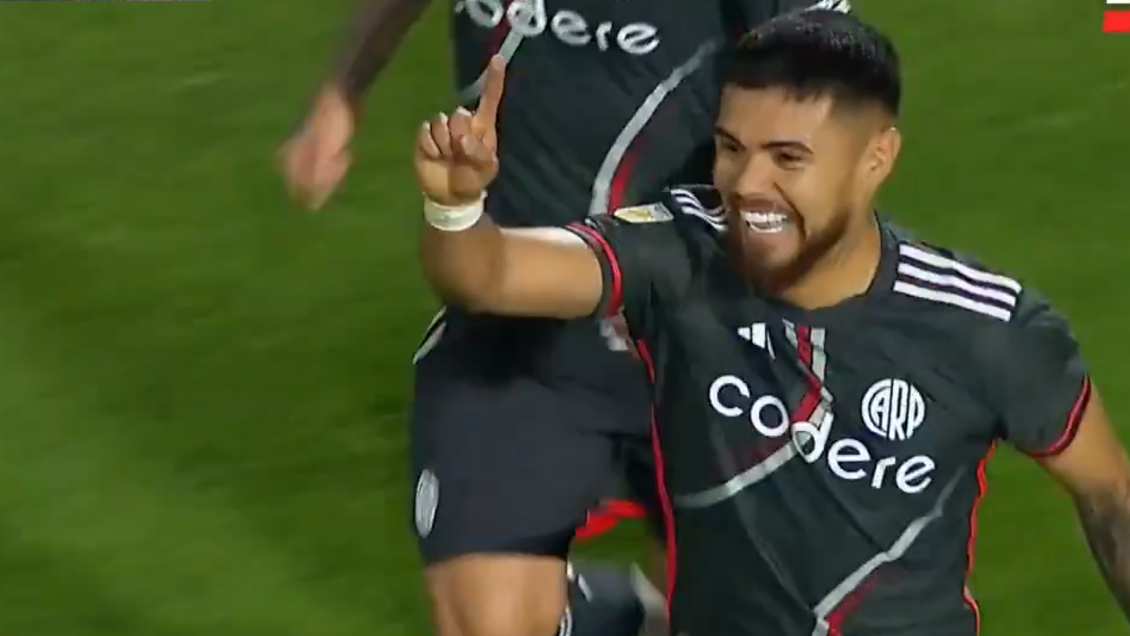 [VIDEO] Paulo Díaz marcó gol de cabeza para River Plate ante Instituto
