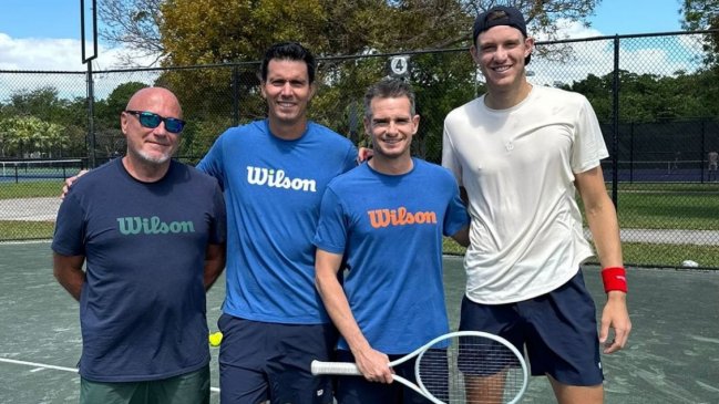 Nicolás Jarry terminó su vínculo con Juan Ignacio Chela