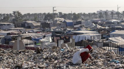 Nuevos ataques de Israel a lo largo de Gaza matan a una veintena de palestinos