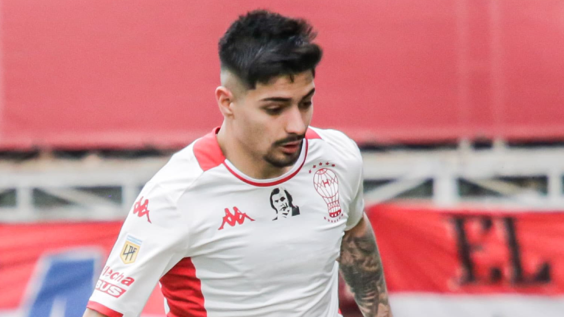 Williams Alarcón apareció en lista de citados para duelo de Huracán e Independiente