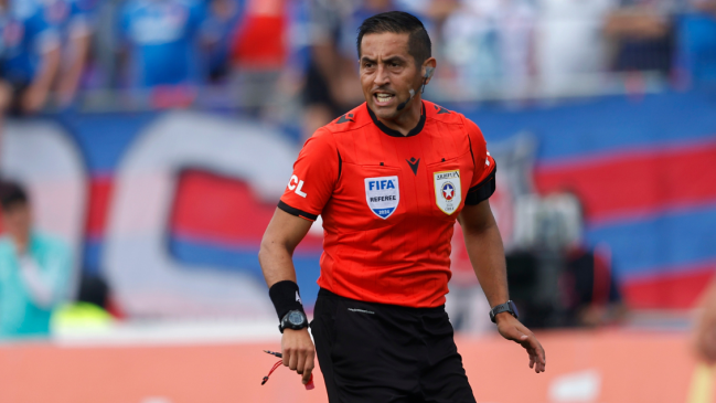 El partido entre Universidad de Chile y Everton terminó con fuertes reclamos