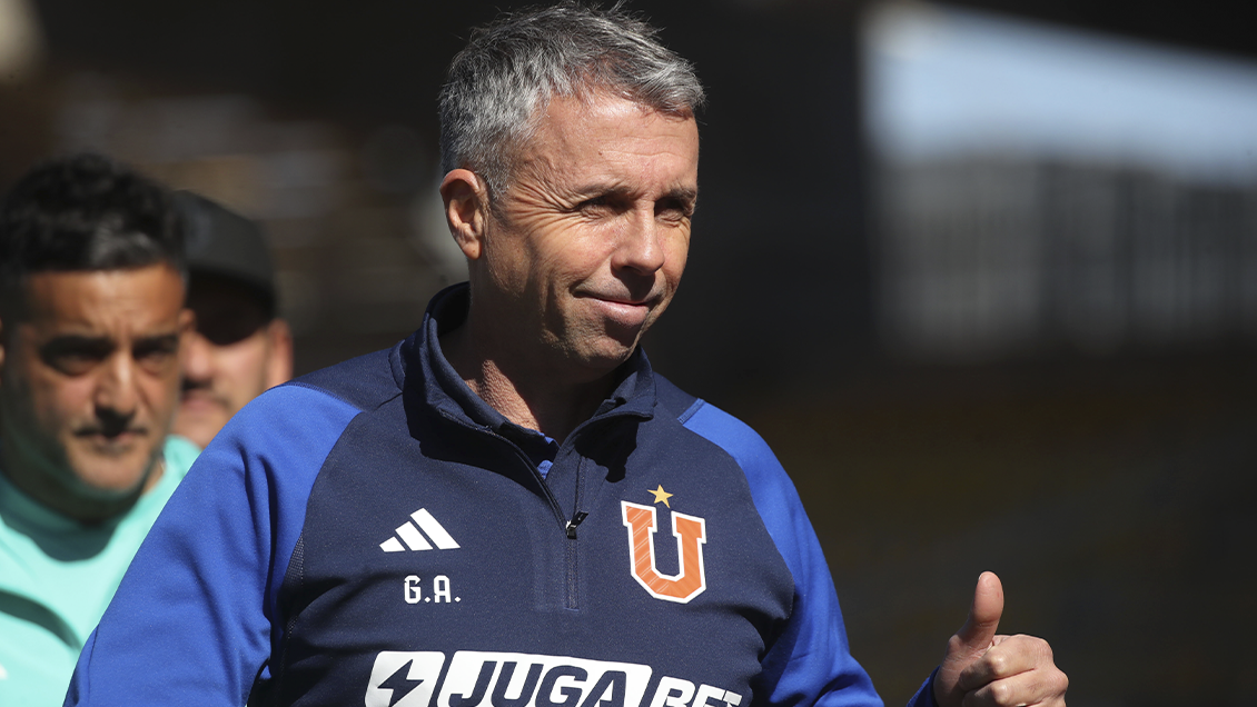 Gustavo Álvarez fue elegido como el director técnico del año en la Gala Crack 2024