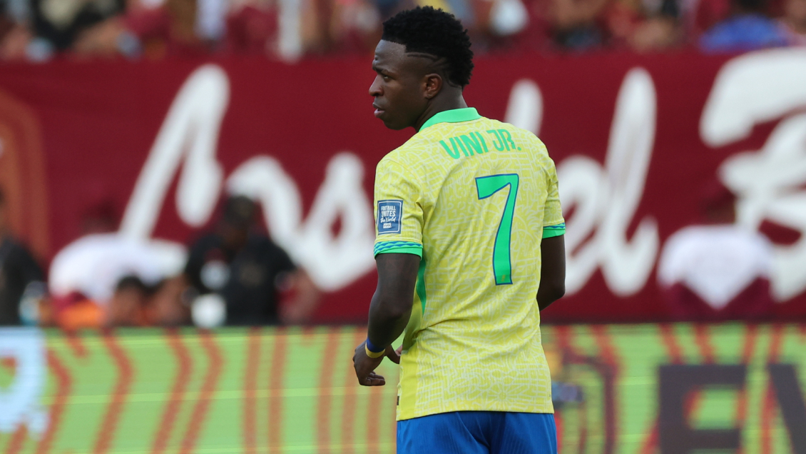 [VIDEO] Vinicius desperdició un penal ante Venezuela