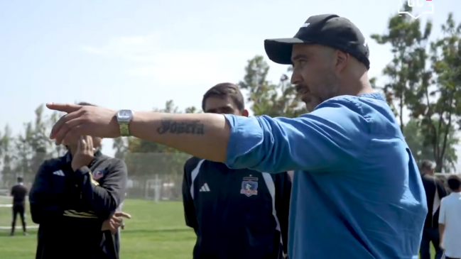 Claudio Bravo volvió al Monumental para aconsejar a cadetes de Colo Colo