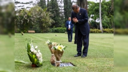   Primer ministro japonés visitó la tumba de Fujimori 