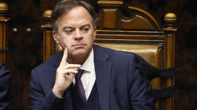 Matías Walker defiende su apoyo a Claudio Orrego pese definición de Demócratas