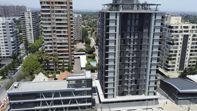 Todos sus ingresos por 11 años: Eso le cuesta a una familia comprar una vivienda promedio