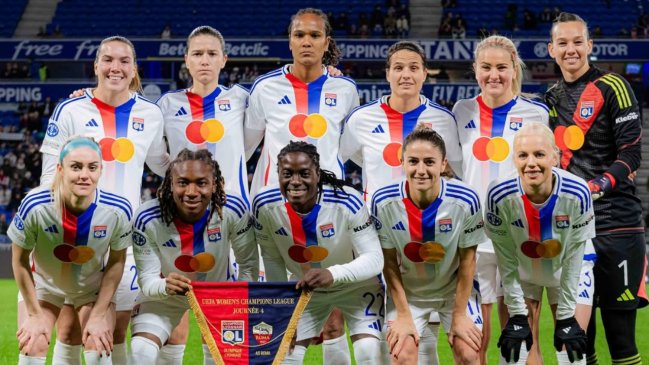 Lyon de Christiane Endler goleó a Roma y clasificó a cuartos de la Champions Femenina