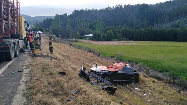 Concepción: Choque frontal entre vehículo y camión dejó un fallecido