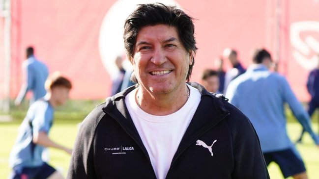 Iván Zamorano visitó a Sevilla FC y se reencontró con excompañero