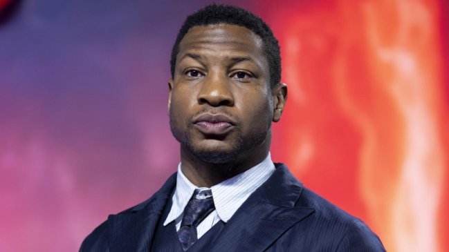 Jonathan Majors y expareja acordaron cerrar demanda civil por agresión y difamación