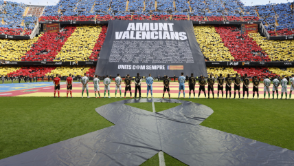 Valencia CF homenajeó a víctimas de las inundaciones en su duelo contra Betis