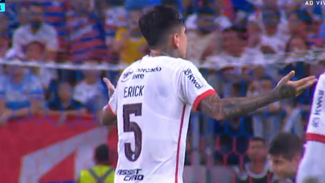 [VIDEO] Erick Pulgar fue expulsado en empate de Flamengo y Fortaleza