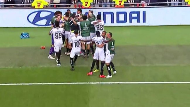 [VIDEO] Botafogo se puso 2-0 sobre Atlético Mineiro con un jugador menos