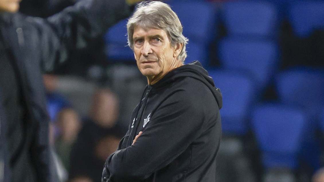 Pellegrini criticó el arbitraje en la derrota de Betis: Cayó en la simulación