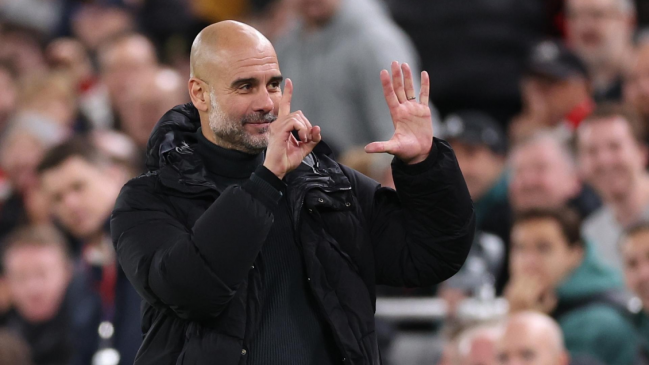 Guardiola enrostró su palmarés a Liverpool en nuevo traspié de Manchester City