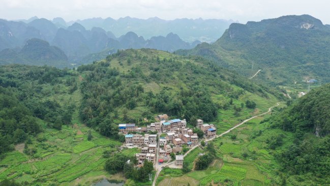 Desarrollo de carreteras en China impulsa vigorización de zonas rurales