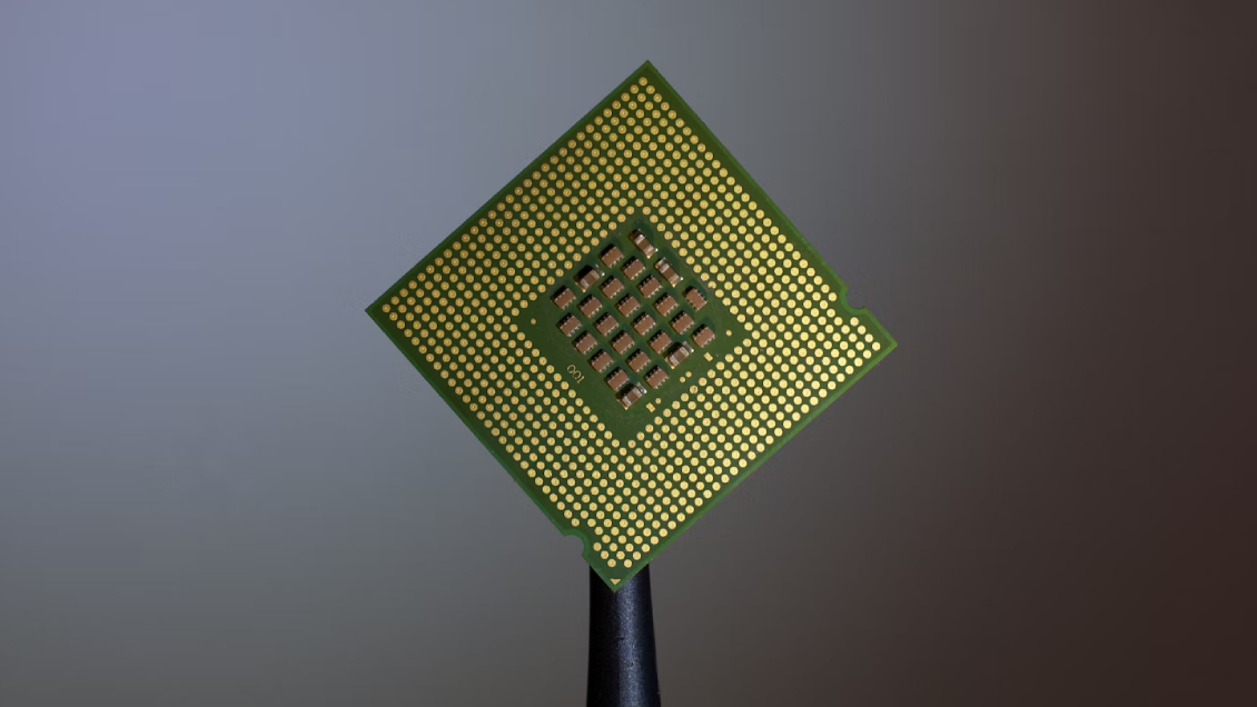 EEUU anunció nuevas restricciones a China para frenar su avance en microchips