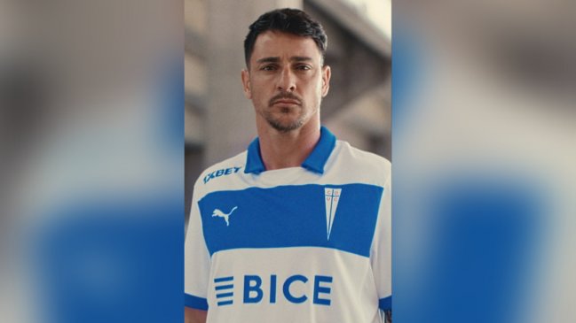 Universidad Católica presentó camiseta con diseño 