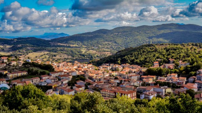 Pueblo de Italia ofrece alojamiento gratis y trabajo sin Visa requerida